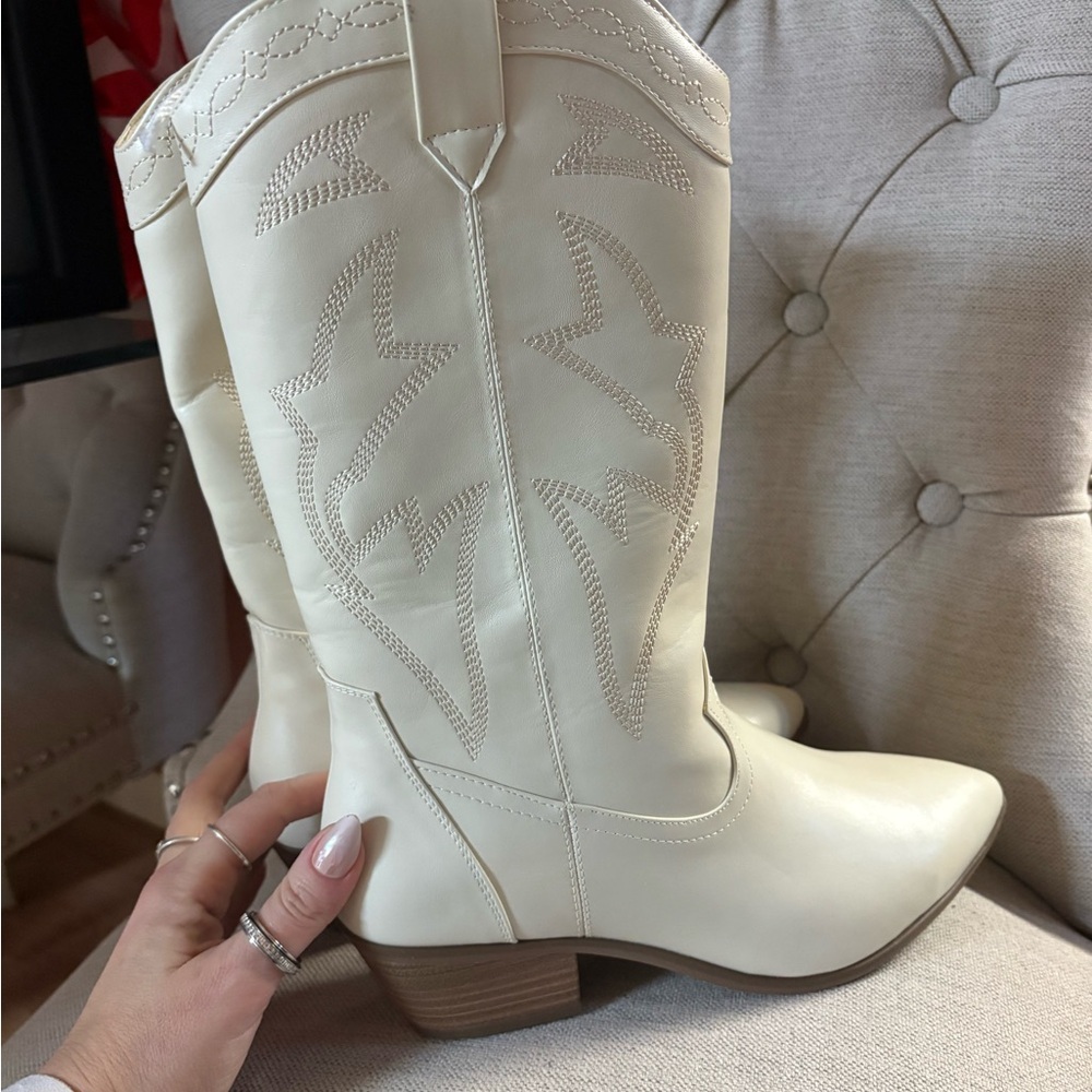 American Eagle Outfitters Cream Heeled Boots - Picture 2 of 13